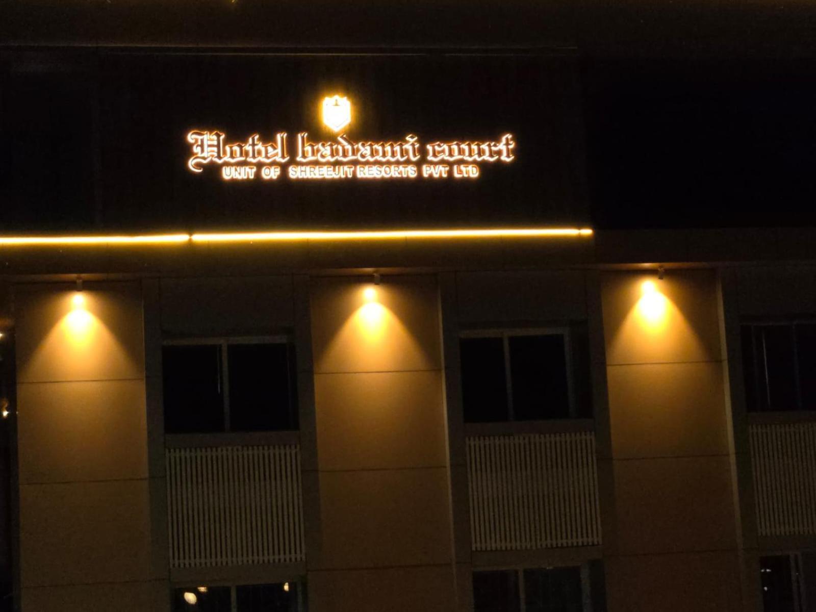 Hotel Badami Court Exteriör bild