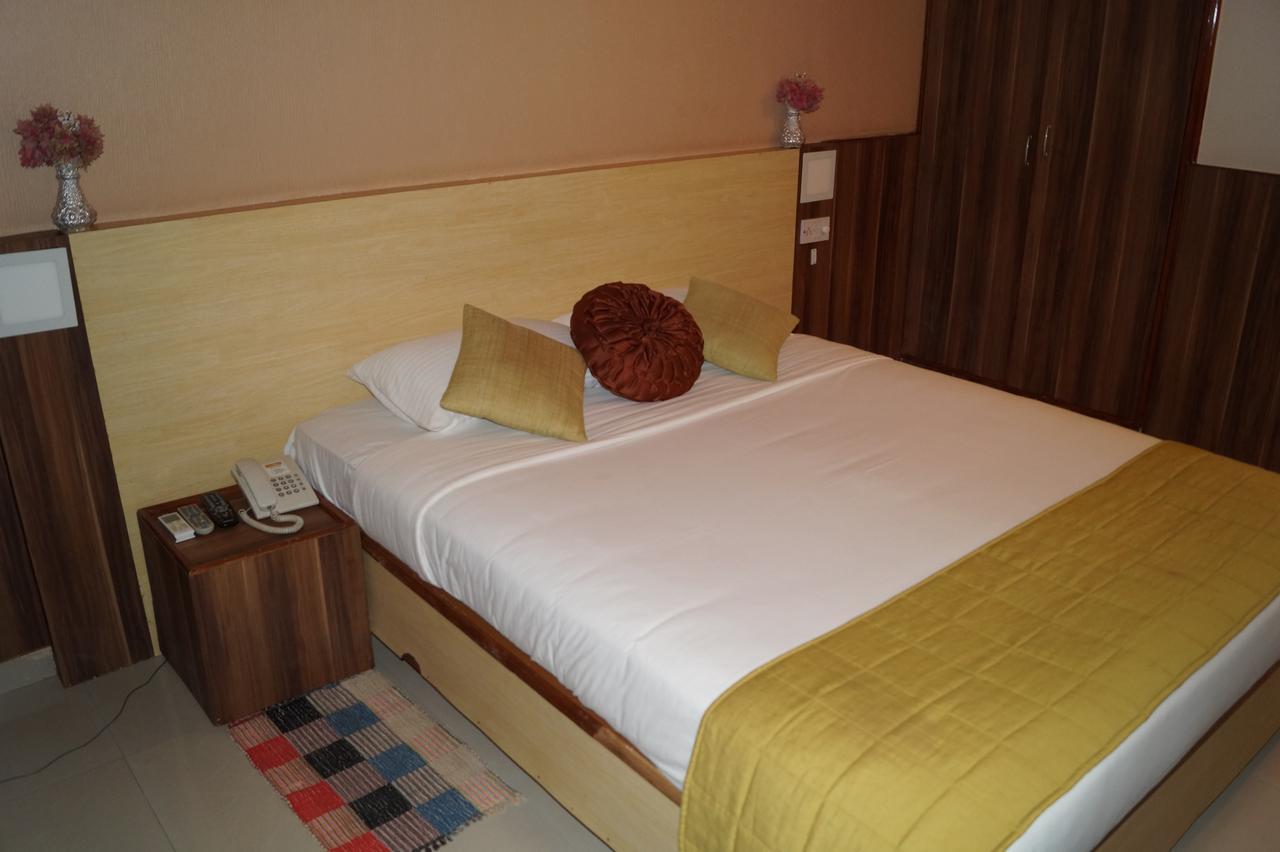 Hotel Badami Court Exteriör bild