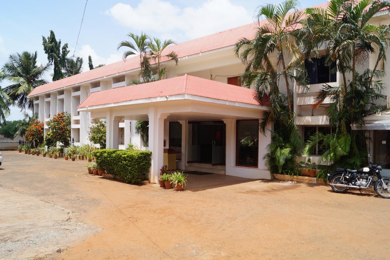 Hotel Badami Court Exteriör bild